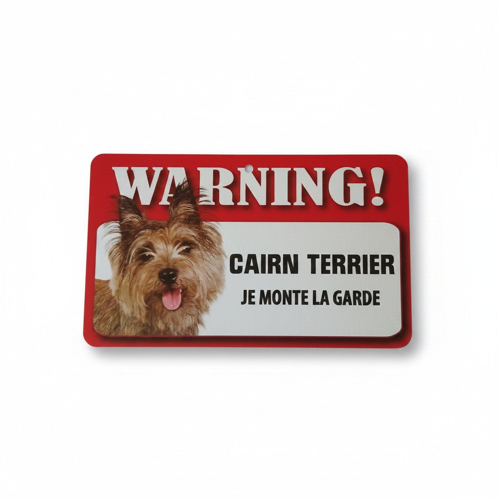 Plaque de signalisation rouge et blanche "Warning ! Cairn terrier je monte la garde" avec la photo d'un chien Cairn terrer