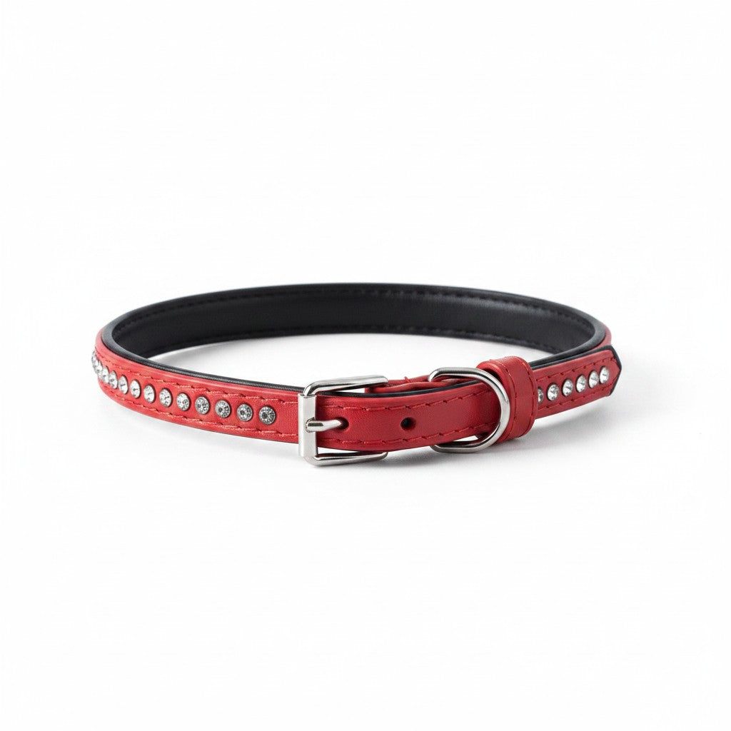 Collier Monte Carlo KARLIE FLAMINGO rouge taille XS avec rangée de strass, boucle et anneau métalliques.