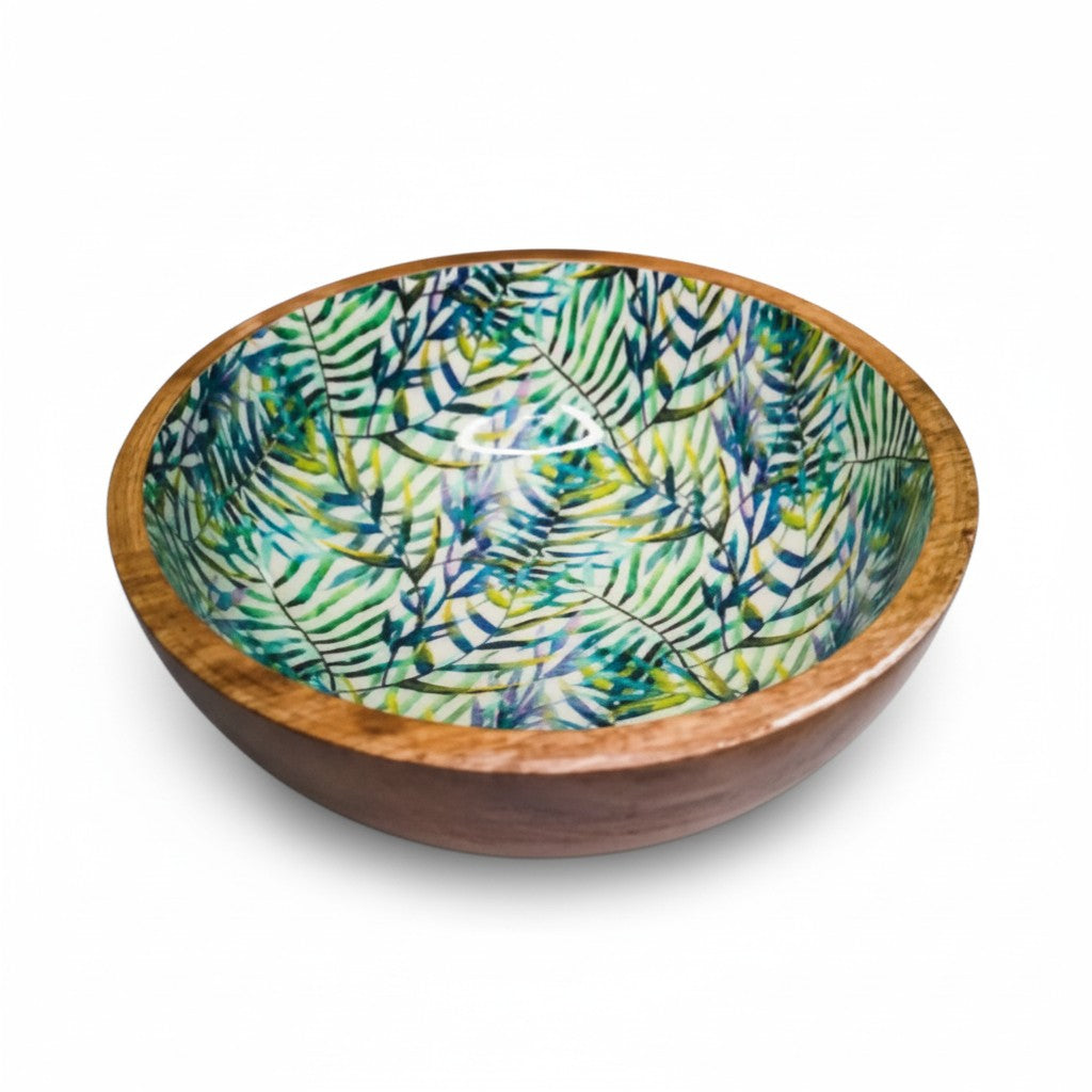 Une gamelle ronde de 460 ml pour chien de la marque Croci. Sa structure extérieure est en bois de manguier lisse et verni, tandis que son intérieur est entièrement décoré d'un motif dense de feuillage tropical vert et bleu, imprimé sous un film de protection brillant.