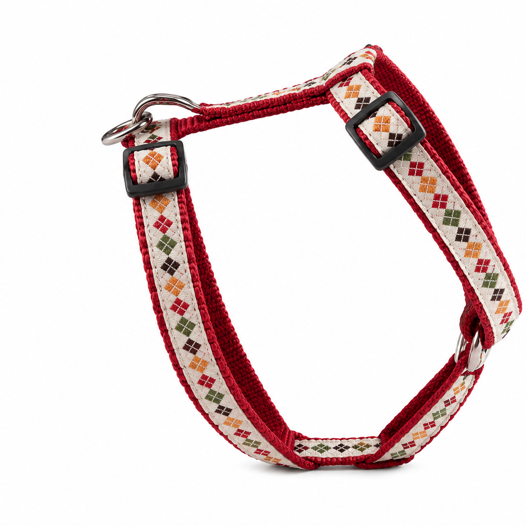 Harnais ZAMIBO Arlequin pour petit chien, rouge et écru avec motifs géométriques multicolores, sangles réglables et anneaux métalliques.