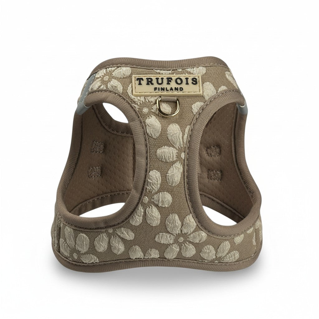 Harnais petit chien beige motif floral jacquard logo Trufois Finland double anneau D dore pour laisse et medaille