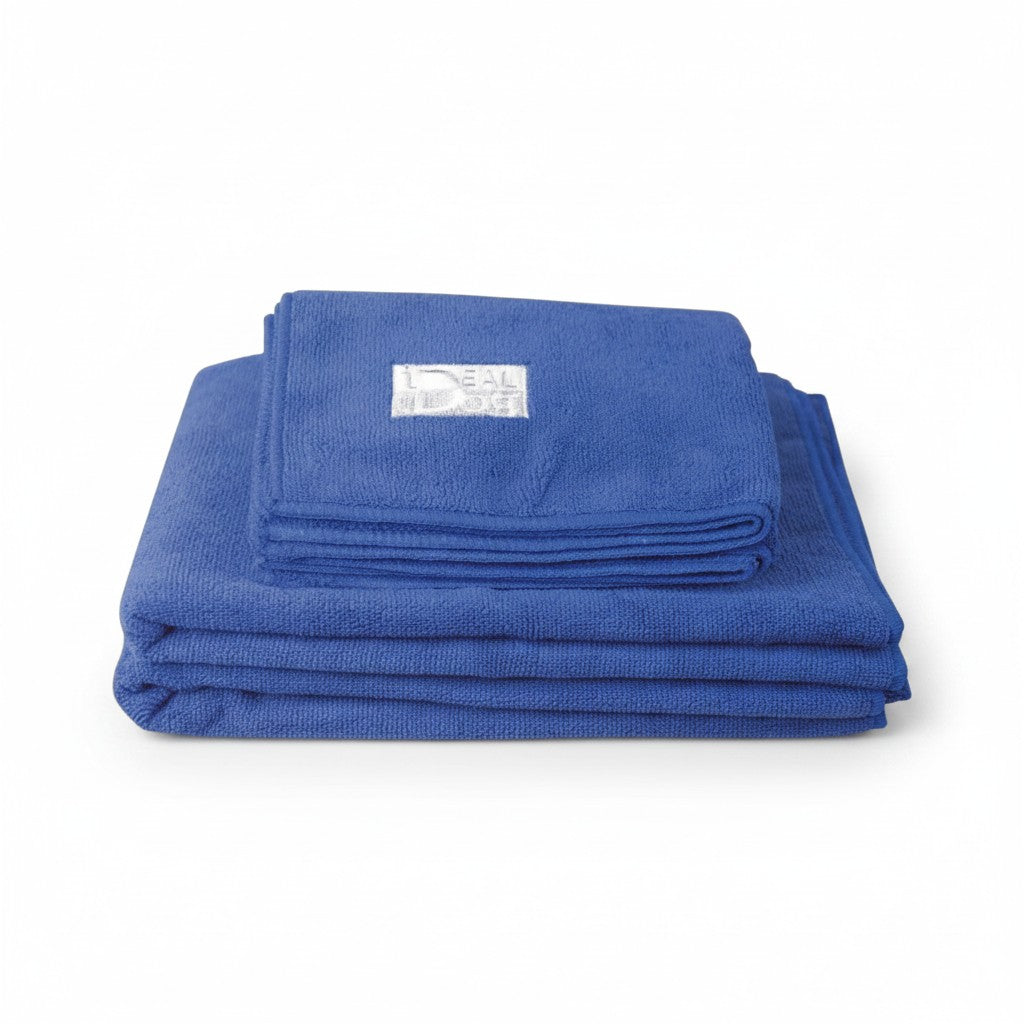 Lot de deux serviettes microfibre bleu roi pour chien, brodées du logo iDeal Dog.